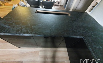 Montage in Berlin der Dekton Arbeitsplatten Liquid Embers