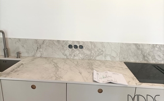 Marmoroptik der Dekton Arbeitsplatten und Rückwände Portum