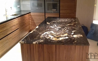 Kücheninsel mit Granit Arbeitsplatte Matrix Titanium
