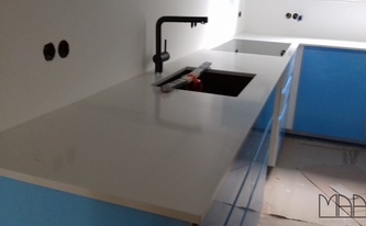 IKEA Küche mit Eternal Calacatta Gold Silestone Arbeitsplatten