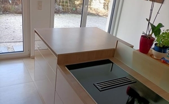 Kücheninsel mit zwei Neolith Arbeitsplatten Pietra di Osso