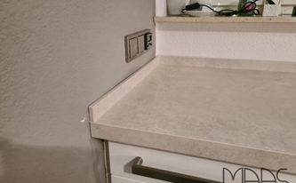 Dekton Arbeitsplatte Lunar mit Gehrungsschürze