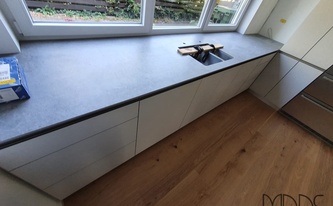 Dekton Arbeitsplatten Kreta mit Unterbauspüle