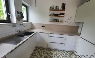 Küche in Bonn mit Dekton Arbeitsplatten und Rückwand Sasea