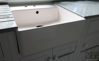 Keramikspülstein in der Granit Arbeitsplatte