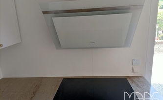 Ceranfeld in der Granit Arbeitsplatte Astoria Ivory