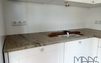 Spüle in der Granit Arbeitsplatte Astoria Ivory