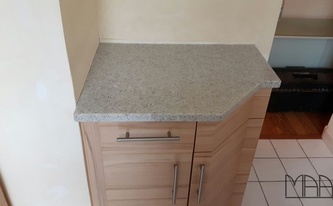 Granit Arbeitsplatten Imperial White mit Schrägschnitt