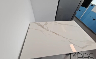 Infinity Tischplatte Calacatta Oro in Bonn montiert