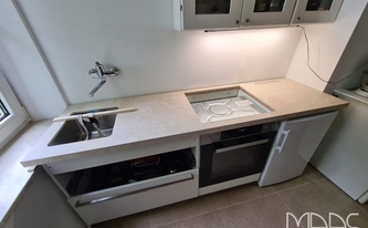 Küchenzeile mit Porcelanosa Arbeitsplatte Ars Beige