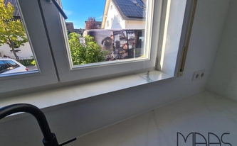 Montage der Porcelanosa Fensterbank Aria White