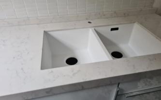 Silestone Arbeitsplatte Lagoon mit Unterbauspüle