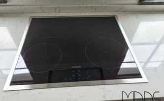 Silestone Arbeitsplatte Lagoon mit Ceranfeld