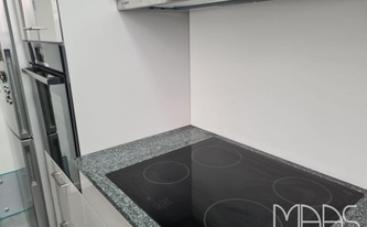Ceranfeld in der Granit Arbeitsplatte Negro Tulipa