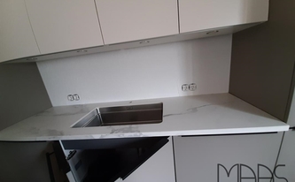 Küchenzeile mit Level Keramik Arbeitsplatte Calacatta