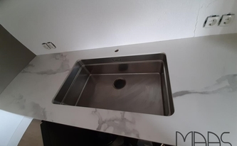 Unterbauspüle in der Level Keramik Arbeitsplatte Calacatta
