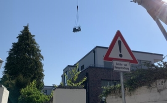 Kranlieferung der Schiefer Arbeitsplatten Pannonia Grün in Bornheim