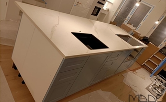 Kücheninsel mit Laminam Arbeitsplatte Calacatta Oro Venato 