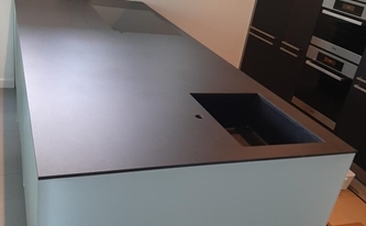 Kücheninsel in Bremen mit Laminam Arbeitsplatte Nero Assoluto