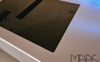 Ceranfeld in der Silestone Arbeitsplatte Desert Silver