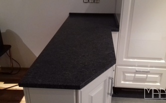 Granit Arbeitsplatten Steel Grey mit Schrägschnitt