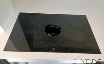 Kochfeld in der Silestone Arbeitsplatte Ethereal Glow
