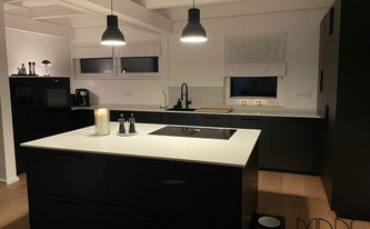 IKEA Küche in Burbach mit Quarz Arbeitsplatten, Rückwände und Wischleisten Bianco Venato