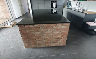 Küche in Celle mit Granit Arbeitsplatten Alexander Black