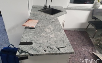 Granit Arbeitsplatte Viscont White in 3 cm Stärke