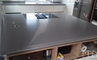 Kücheninsel mit Caesarstone Arbeitsplatten 4030 Oyster