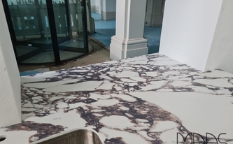 5-Sterne-Hotel mit Porcelanosa Arbeitsplatten Viola Rosse