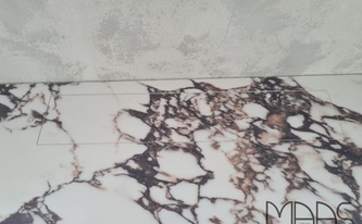 Porcelanosa Arbeitsplatte Viola Rosse in Marmoroptik
