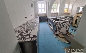 Montage der Porcelanosa Arbeitsplatten Viola Rosse in Dresden