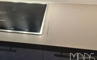 Caesarstone Arbeitsplatte 4003 Sleek Concrete mit Ceranfeld