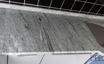 Viscont White Granit Arbeitsplatten mit polierter Oberfläche und 3,0 cm Stärke