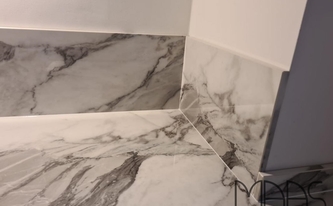 Marmoroptik der Level Keramik Rückwände Arabescato Corchia