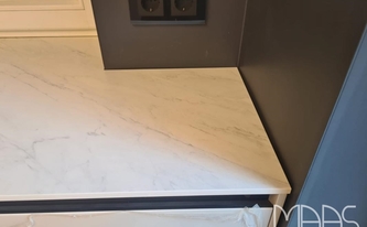 Ausklinkung in der Porcelanosa Arbeitsplatte Glem White