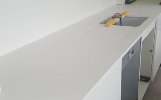 Silestone Arbeitsplatten und Rückwand Blanco Zeus Extreme in Düsseldorf