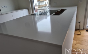 Polierte Silestone Arbeitsplatten Iconic White