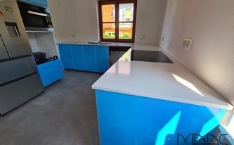 IKEA Küche in Eichenau mit Silestone Arbeitsplatten Miami White