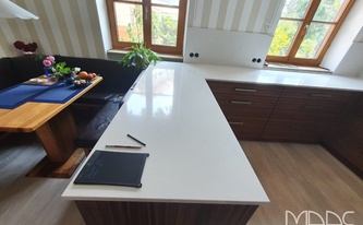 Silestone Arbeitsplatte Miami Vena mit polierten Oberflächen