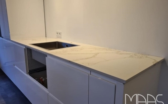 Küchenzeile mit Dream Quarzagglo Arbeitsplatte Dream Calacatta Oro