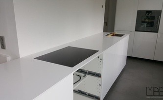 Iconic White Silestone Arbeitsplatte montiert