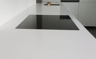 Die Weiße Iconic White Silestone Arbeitsplatte 