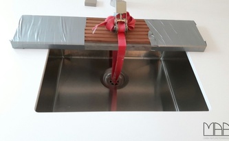 Verklebung des Unterbauwaschbeckens mit der Silestone Arbeitsplatte