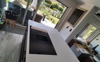 Montage der Neolith Arbeitsplatte Arctic White in Fehmarn