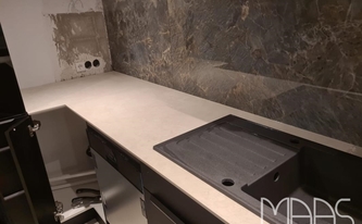 Montage der Infinity Arbeitsplatten Chianca di Ostuni in Filderstadt