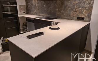 Küche in Filderstadt mit Infinity Arbeitsplatten Chianca di Ostuni