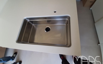 Spüle in der Silestone Arbeitsplatte Miami Vena