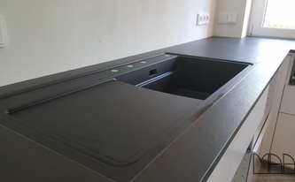 Flächenbündig eingebaute Spüle - Dekton Sirius Arbeitsplatten